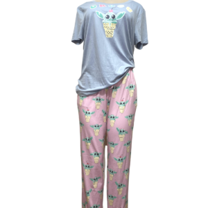 Pijama Nueva, Marca Star Wars, Talla XL, Medidas: Ancho 45 cm y Alto 68 cm