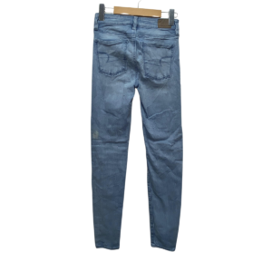Jeans, Marca American Eagle, Talla 0, Medidas: Ancho Cadera 36 cm y Alto 96 cm