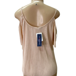 Blusa Nueva, Marca ONE CLOTHING, Talla M, Medidas: 63 cm de Ancho y 52 cm de largo