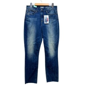 Pantalón nuevo, Marca Levis , Talla 10/11, Medidas: Ancho 40 cm  y Alto: 96 cm