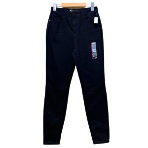 Pantalón nuevo , Marca NOBO, Talla 9, Medidas: Ancho 34 cm  y Alto: 100 cm