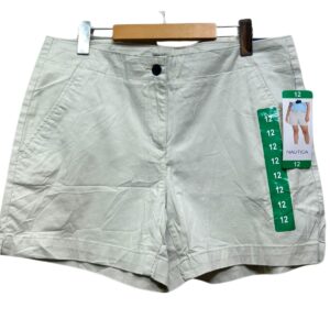 Short nuevo , Marca Nautica, Talla 12, Medidas: Ancho 44 cm  y Alto: 36 cm