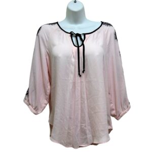 Blusa nueva, Marca BCX, Talla M, Medidas: Ancho 50 cm  y Alto: 56 cm