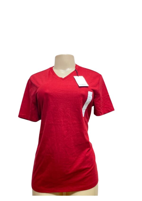 Blusa Roja Nueva,Medidas 48cm de ancho y 70cm de largo, Marca Goodfellow &co, Talla M