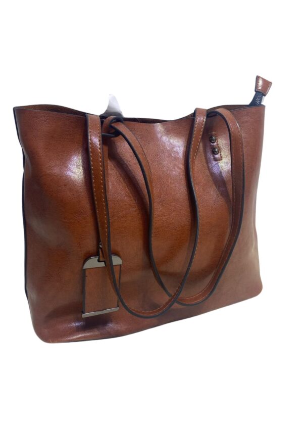 Cartera Color Café , Medidas 27cm de alto y 30cm de largo