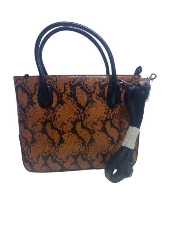 Cartera Estilo Animal Print, Medidas 22cm de alto y 25cm de largo