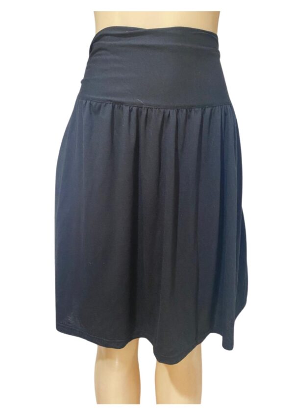 Falda Negra,Medidas 36cm de ancho y 58cm de largo, Marca Emely Rose, Talla L