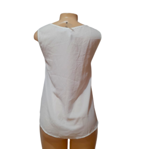 Blusa Sin Mangas/ Nueva Color Blanca, Marca UA, Talla L – 46 cm de ancho