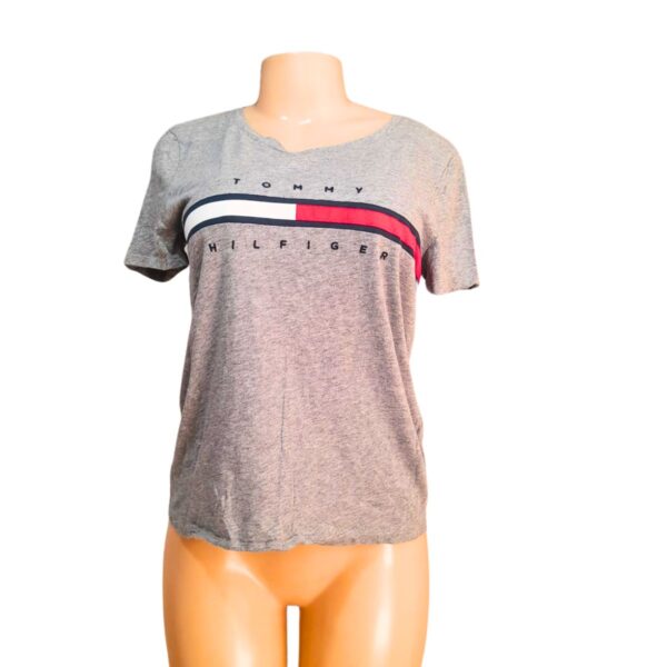 Blusa Gris , Marca TOMMY HILFERGER, Talla M - 52 cm de ancho