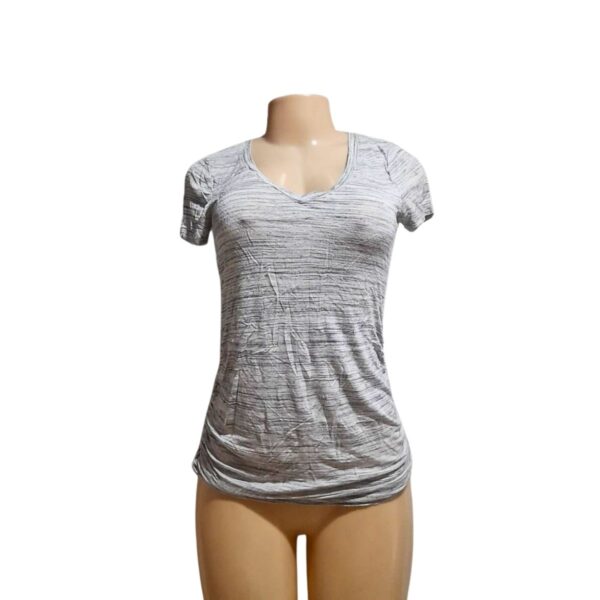 Blusa Gris Cuello V, Marca MOTHERNOOD, Talla S - 40 cm de ancho
