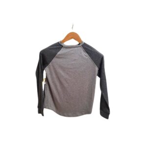 Camiseta Manga Larga Gris, Marca RUMI/RYDER, Talla 8/10T – 48 cm de ancho