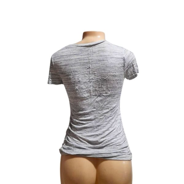 Blusa Gris Cuello V, Marca MOTHERNOOD, Talla S - 40 cm de ancho - Imagen 2