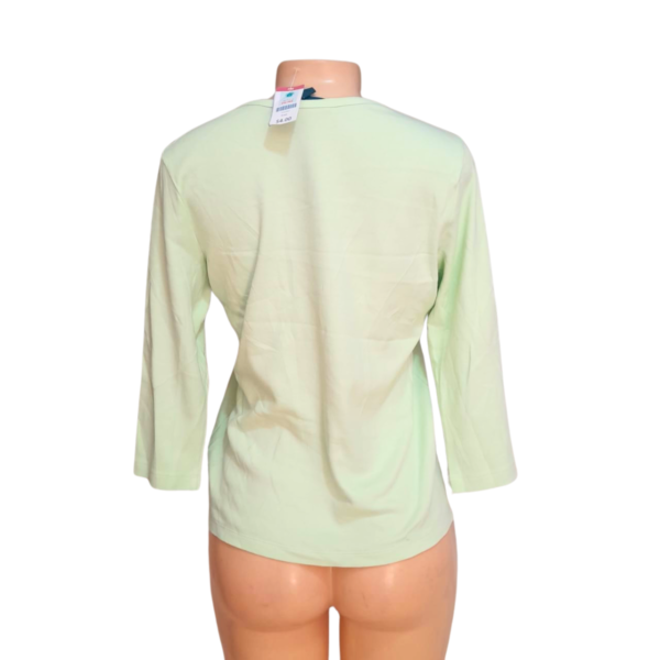 Blusa Slim Verde Claro / Manga 3/4, Marca KAREN/SCOT, Talla M - 5 cm de ancho - Imagen 2