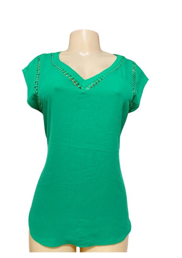 Blusa Verde,Medidas 52cm de ancho y 67cm de largo, Marca Hawthorn, Talla L