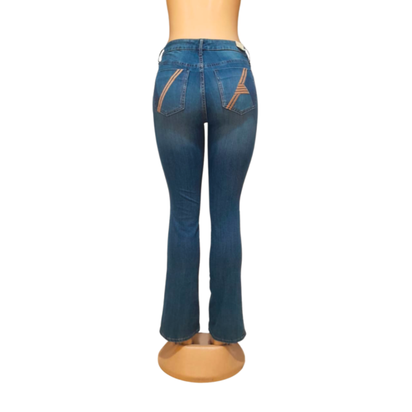 Jeans Dama Azul Claro Acampanado/ Nuevo, Marca VINTAGE/AMERICA, Talla 26 - 37 cm de ancho - Imagen 2
