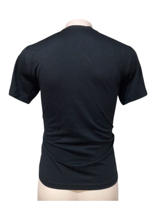 Camisa Negra, Medidas 51cm de ancho y 61cm de largo, Marca The Nike Tee, Talla M - Imagen 2