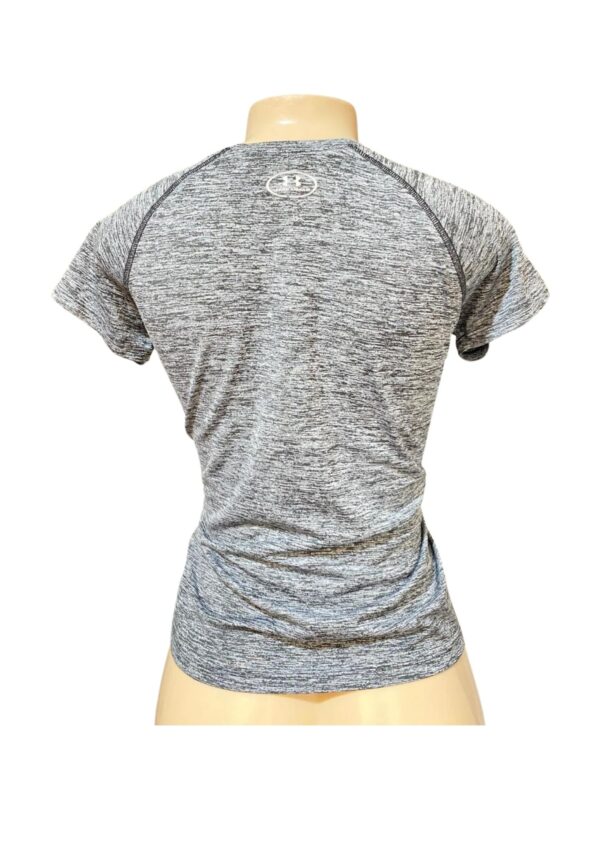 Blusa,Medidas 43cm de ancho y 61 cm de largo, Marca Under Amour, Talla XL - Imagen 2