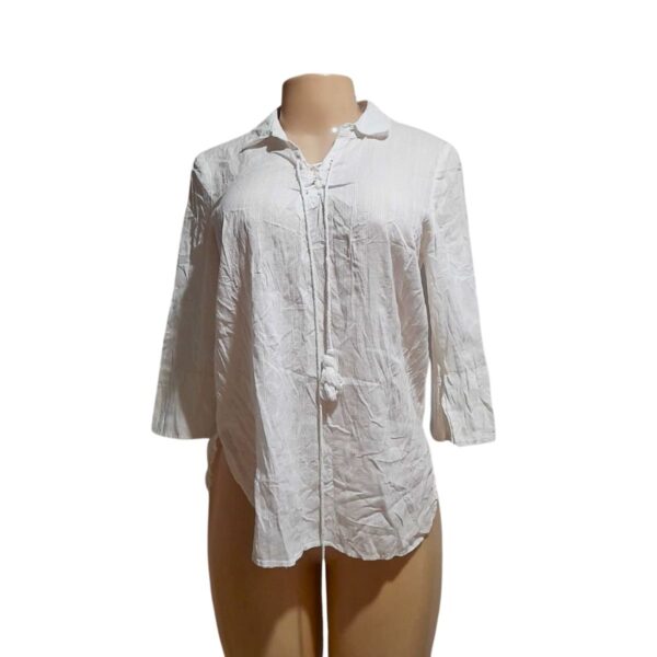 Blusa Blanca Manga 3/4, Marca LAND N SEA, Talla M - 50 cm de ancho