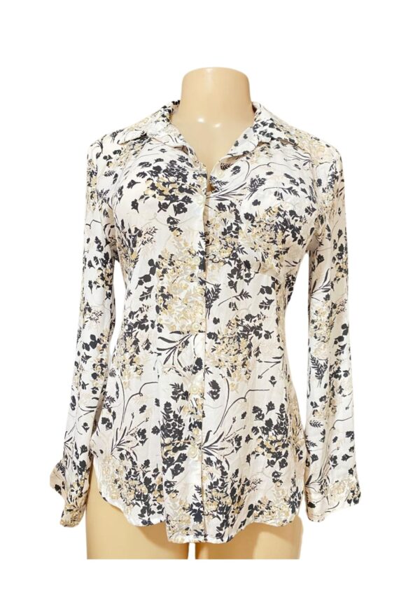 Blusa,Medidas 46cm de ancho y 61cm de largo, Marca Ann Taylor, Talla M