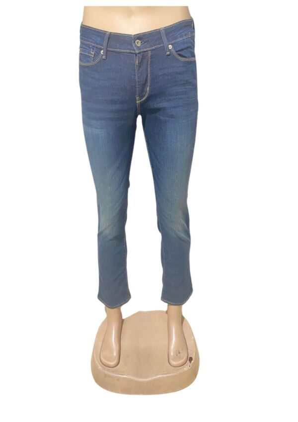 Pantalon Nuevo,Medidas 29cm de ancho y 32cm de largo, Marca Denizen Levi"s, Talla 29