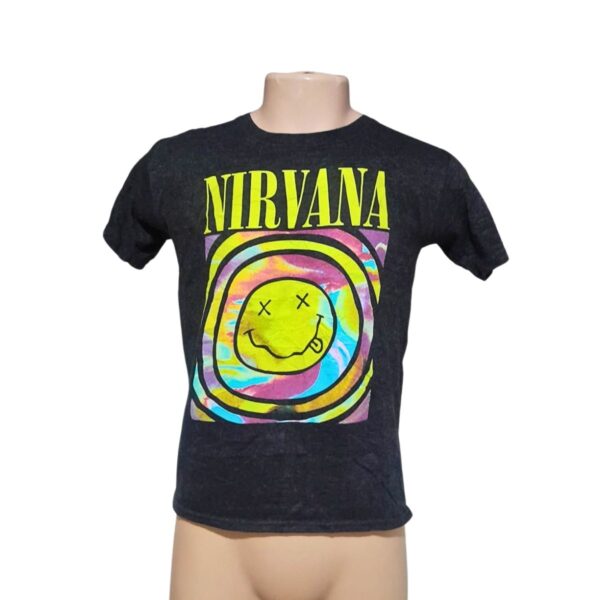 Camiseta Con Estampado Nirvana, Marca NIRVANA, Talla S - 51 cm de ancho