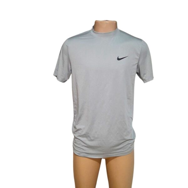 Camiseta Cuello Redondo Gris, Marca NIKE , Talla L - 56 cm de ancho