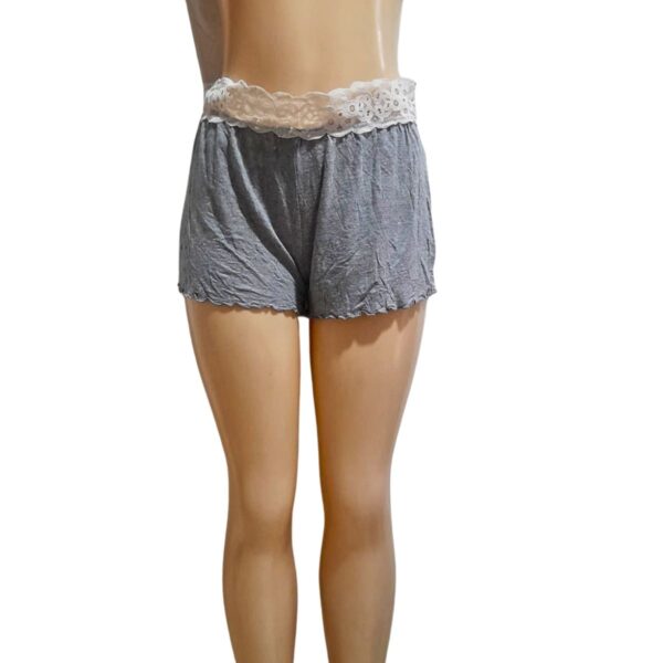 Short De Dama Gris Con Bordados, Marca REAL/SOFT, Talla S - 36 cm de ancho