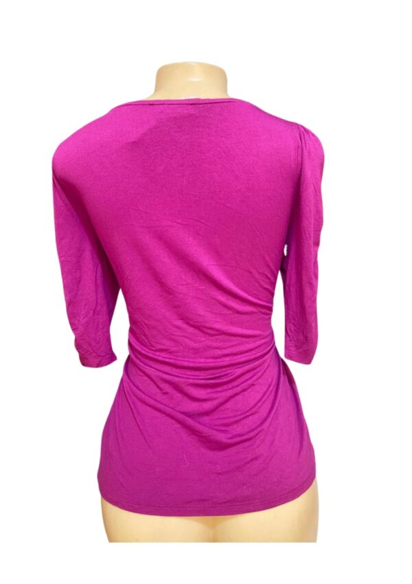 Blusa,Medidas 41cm de ancho y 62cm de largo, Marca White Black House Market, Talla L - Imagen 2