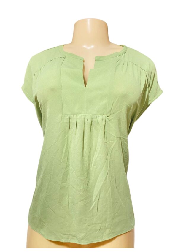 Blusa Nueva,Medidas 62cm de ancho y 62cm de largo, Marca Loft, Talla L