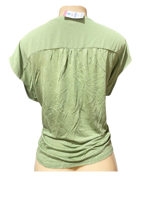 Blusa Nueva,Medidas 62cm de ancho y 62cm de largo, Marca Loft, Talla L - Imagen 2