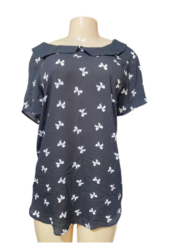 Blusa,Medidas 64cm de ancho y 85cm de largo, Marca Torrid, Talla 2