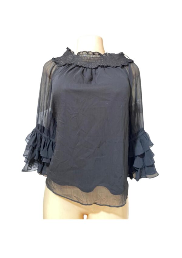 Blusa,Medidas 57cm de ancho y 73cm de largo, Marca Cece, Talla M