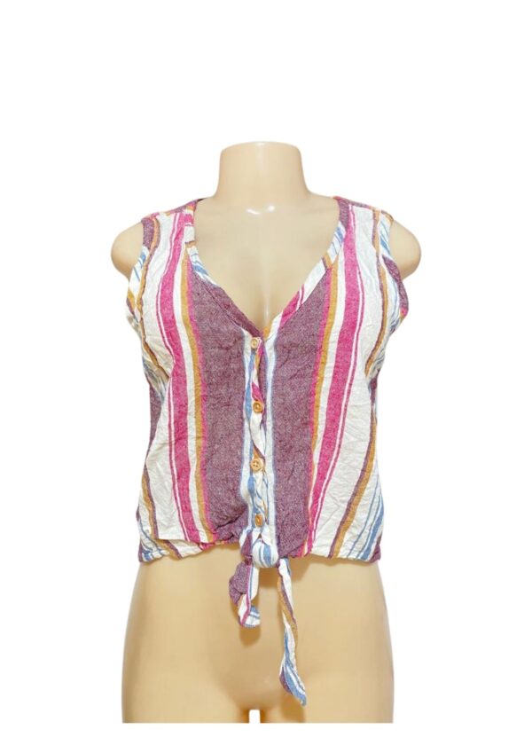 Blusa,Medidas 46cm de ancho y 49cm de largo, Marca Vanillastar, Talla M