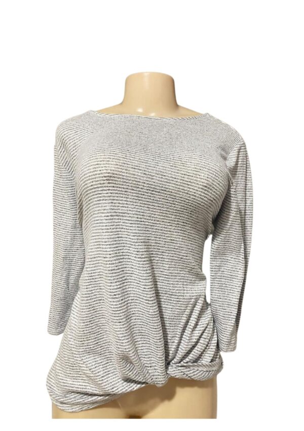 Blusa, Gris,Medidas 50cm de ancho y 73cm de largo, Marca Matty m, Talla L