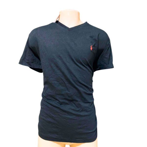 Camiseta Negra Cuello V, Marca POLO, Talla XL - 56 cm de ancho