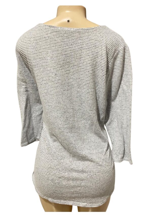 Blusa, Gris,Medidas 50cm de ancho y 73cm de largo, Marca Matty m, Talla L - Imagen 2