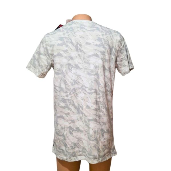 Camiseta Manga Larga/ Nueva Camuflageada, Marca UNDER ARMOUR, Talla L - 54 cm de ancho - Imagen 2