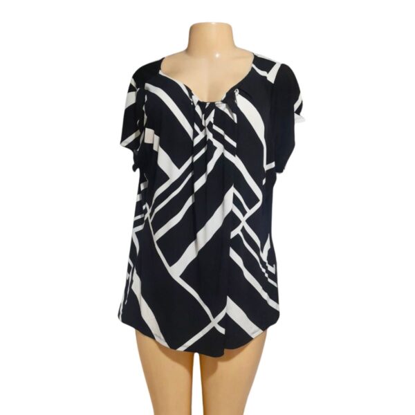 Blusa Negra con Blanco, Marca WIRTHINTON, Talla 2XL - 60cm de ancho