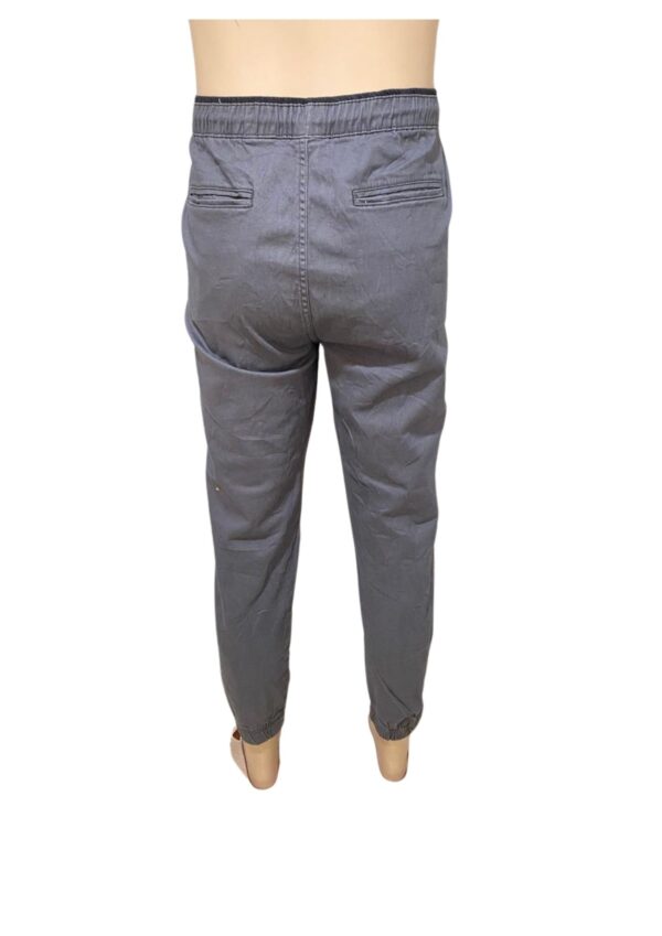 Jogger Gris,Medidas 46cm de ancho y 102cm de largo, Marca Plugg, Talla L - Imagen 2