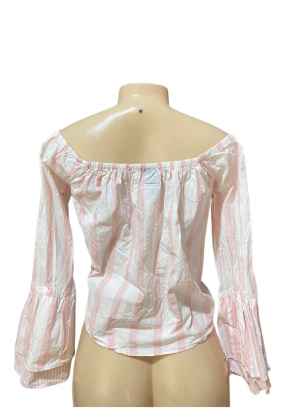 Blusa,Medidas 53cm de ancho y 45cm de largo, Marca RUE 21, Talla M - Imagen 2
