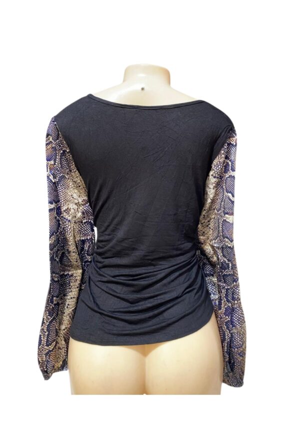 Blusa,Medidas 56cm de ancho y 72cm de largo, Marca vava, Talla XL - Imagen 2