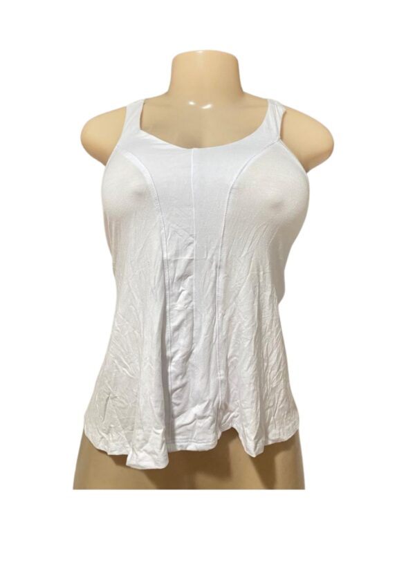 Blusa Blanca,Medidas 54cm de ancho y 56cm de largo, Marca Erge, Talla M