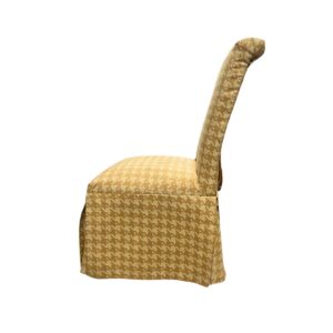 Silla de Indiana, 109 cm de alto, 56 cm de ancho, 50 cm de largo.