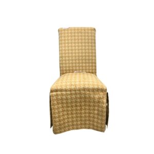 Silla de Indiana, 109 cm de alto, 56 cm de ancho, 50 cm de largo.