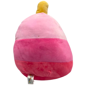 Squizmallow de Pastel de Fresa, Medidas 35cm de ancho y 39cm de largo