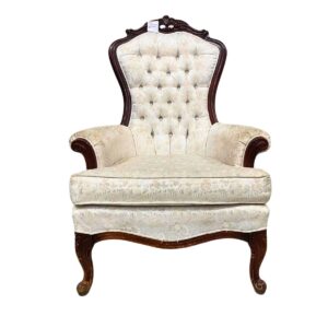 Silla antigua de nogal Luis XV, 119 cm de alto, 82 cm de ancho, 57 cm de largo.