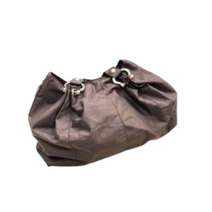Cartera café, Medidas 39cm de ancho y 27cm de largo