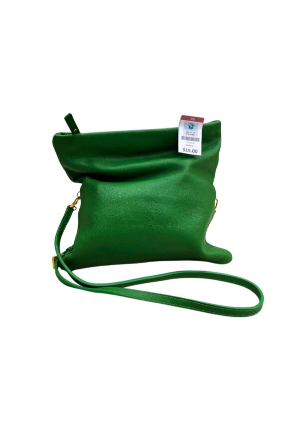 Cartera Verde, Medidas 28cm de ancho y 30cm de largo - Imagen 2