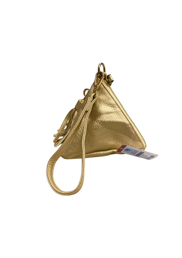 Cartera Dorada Triangular, Medidas 14cm de ancho y 15cm de largo