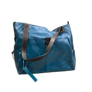 Cartera azul Nino Bossi, Medidas 45cm de ancho y 33cm de largo